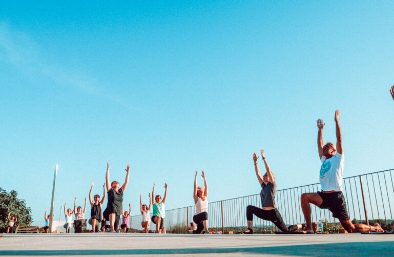 profesora yoga empresas